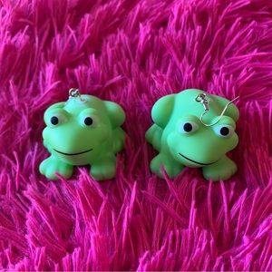 SOLD 🐸HANDMADE adorable green frog earrings!